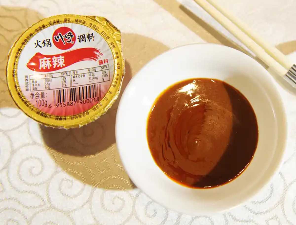 智能包裝新紀(jì)元:全自動(dòng)PP杯醬料灌裝機(jī)賦能高效量產(chǎn)