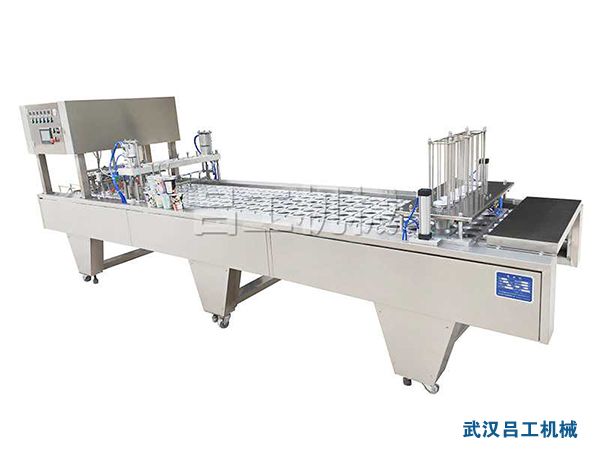 因?yàn)槭称贰⒒さ刃袠I(yè)需求激增,包裝設(shè)備重要性越發(fā)凸顯